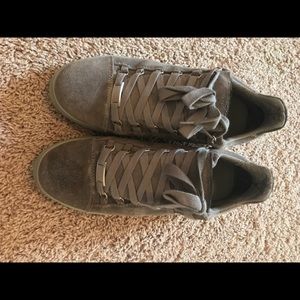 Used Balenciaga Sneakers for men lost the box